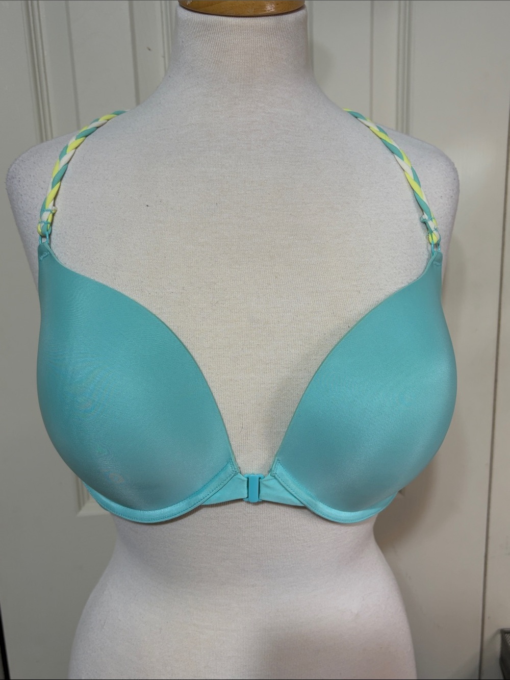 Victoria's Secret Aqua Front-Close Bra with Braided Straps (99)